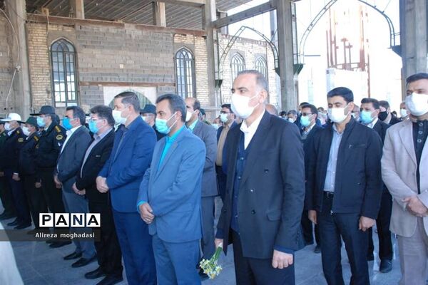 غبارروبی و گلباران قبورمطهر شهدا شهرستان نى ریز به مناسبت نخستین سالگرد شهادت حاج قاسم سلیمانی