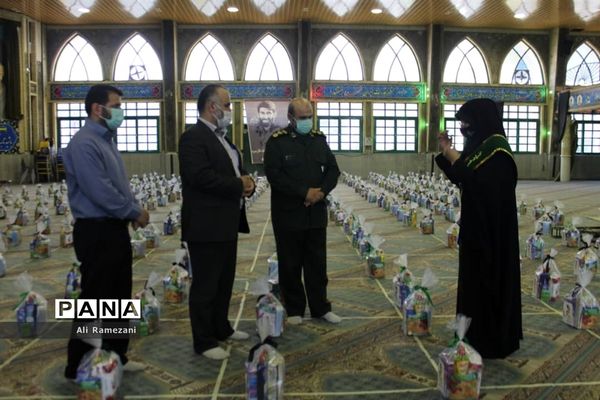 توزیع بسته‌های معیشتی در قائم‌شهر