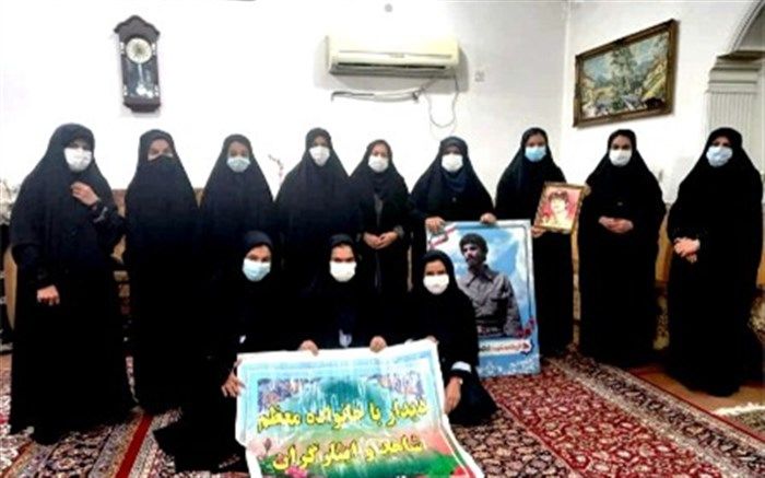 دیدار دانش آموزان اندیمشکی با خانواده شهید سروندی