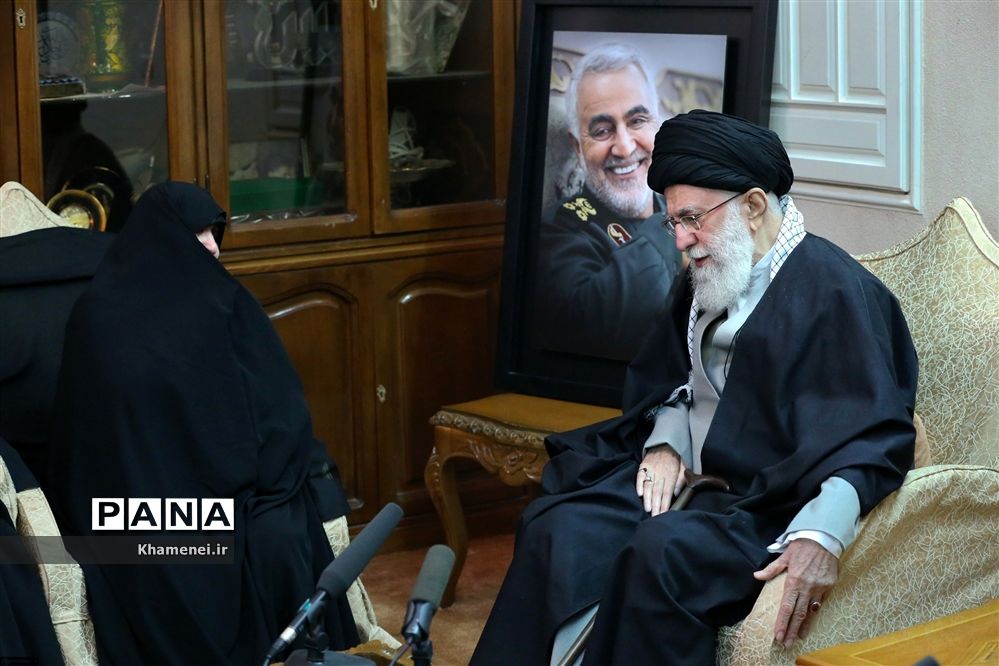 رهبر انقلاب بر کتاب زندگی‌نامه حاج قاسم چه نوشتند؟