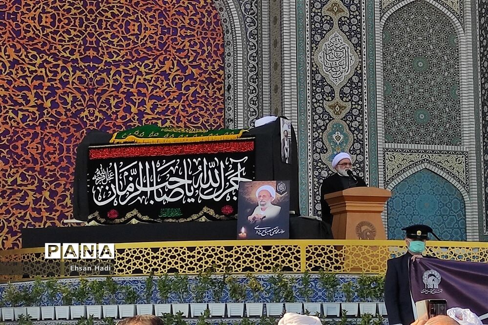 تشییع پیکرمرحوم آیت الله محمد تقی مصباح یزدی در حرم مطهر حضرت امام رضا (ع)