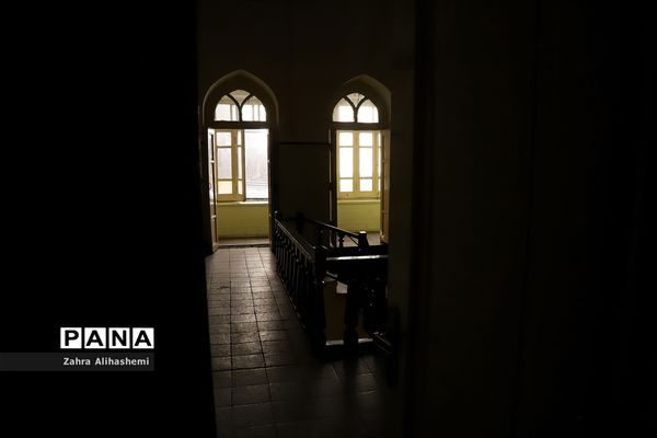 دبیرستان ماندگار و هنرستان فیروزبهرام