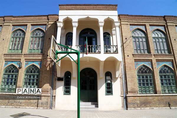 دبیرستان ماندگار و هنرستان فیروزبهرام