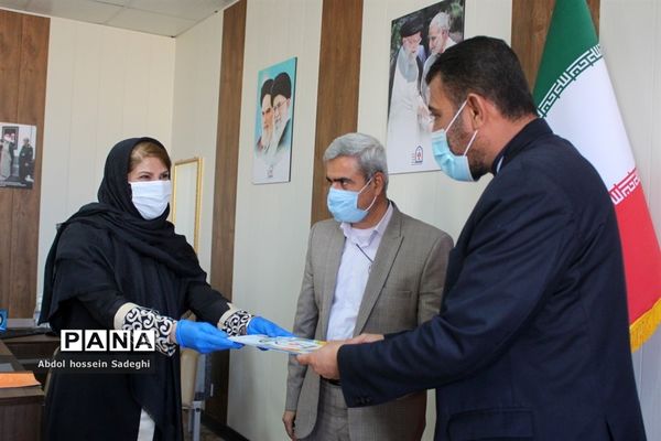 تجلیل از داوران سی و هشتمین دوره مسابقات فرهنگی هنری آموزش و پرورش استان بوشهر