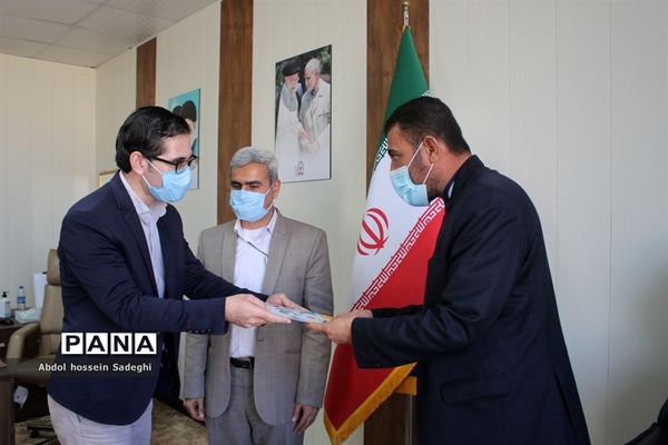 تجلیل از داوران سی و هشتمین دوره مسابقات فرهنگی هنری آموزش و پرورش استان بوشهر