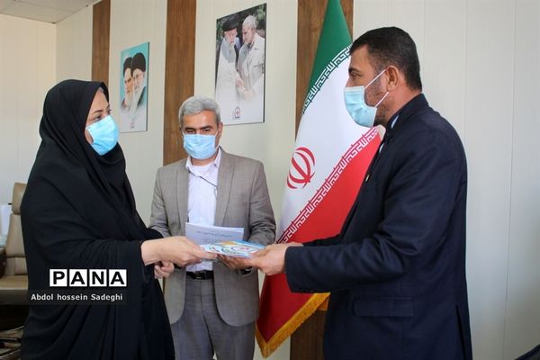 تجلیل از داوران سی و هشتمین دوره مسابقات فرهنگی هنری آموزش و پرورش استان بوشهر