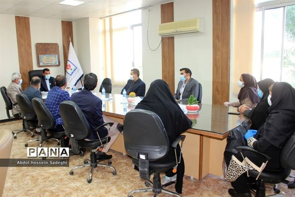 تجلیل از داوران سی و هشتمین دوره مسابقات فرهنگی هنری آموزش و پرورش استان بوشهر