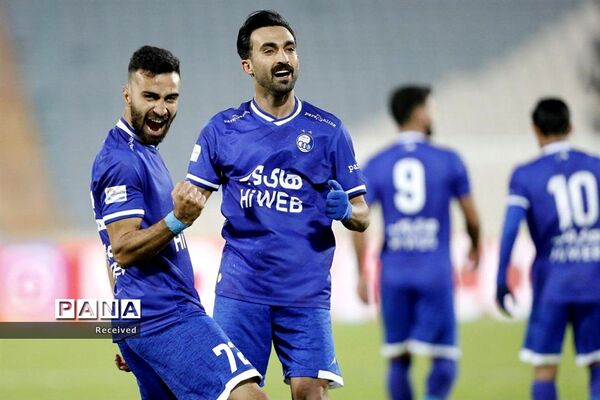 دیدار تیم‌های استقلال تهران و آلومینیم اراک