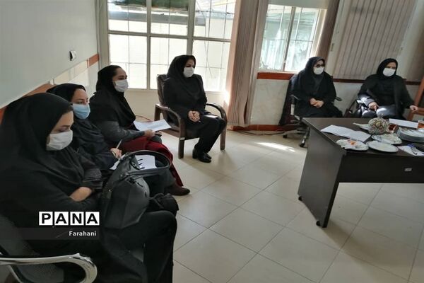 بازدید معاون امور اجتماعی از مراکز شبه خانواده در ورامین