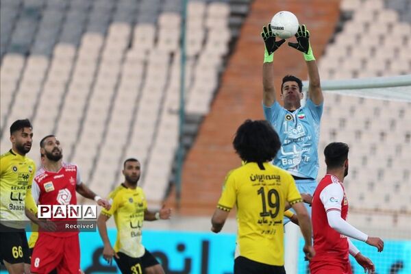 دیدار تیم‌های پرسپولیس و سپاهان