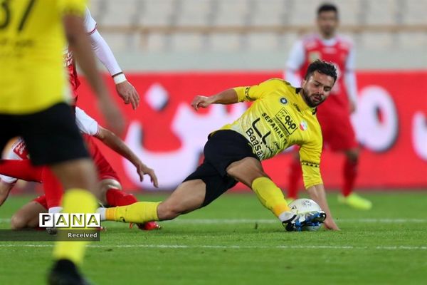 دیدار تیم‌های پرسپولیس و سپاهان