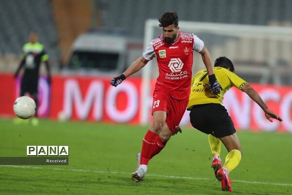 دیدار تیم‌های پرسپولیس و سپاهان