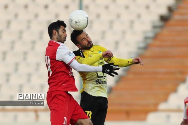 دیدار تیم‌های پرسپولیس و سپاهان
