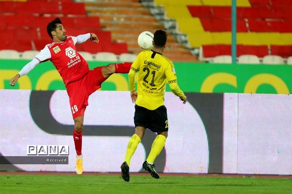 دیدار تیم‌های پرسپولیس و سپاهان