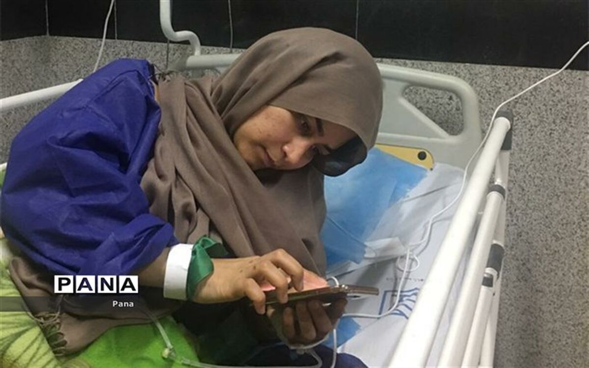 معلم محمودآبادی  دست از تدریس نمی‌کشد؛ آموزش روی تخت بیمارستان