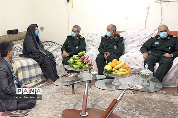 دیدار سردار غیب پرور با دو خانواده شهید بوشهری