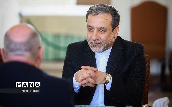 عراقچی: آمریکا تحریم‌ها را لغو کند، غنی‌سازی ۲۰ درصدی را متوقف می‌کنیم