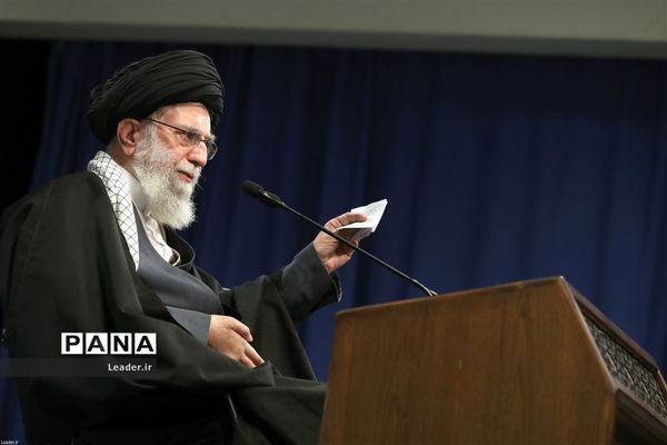 سخنرانی تلویزیونی رهبر انقلاب در سالروز قیام ۱۹ دی ۱۳۵۶ مردم قم