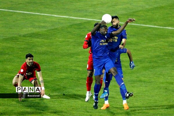 دیدار تیم‌های استقلال و پرسپولیس
