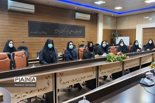 تجلیل از رابطین پژوهش مدارس ناحیه یک بهارستان