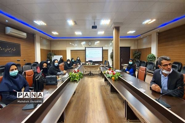 تجلیل از رابطین پژوهش مدارس ناحیه یک بهارستان