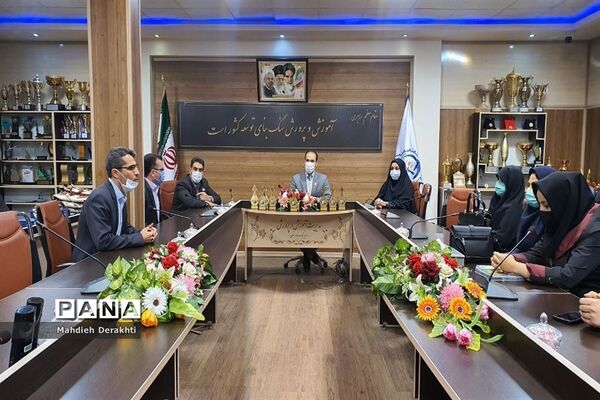 تجلیل از رابطین پژوهش مدارس ناحیه یک بهارستان