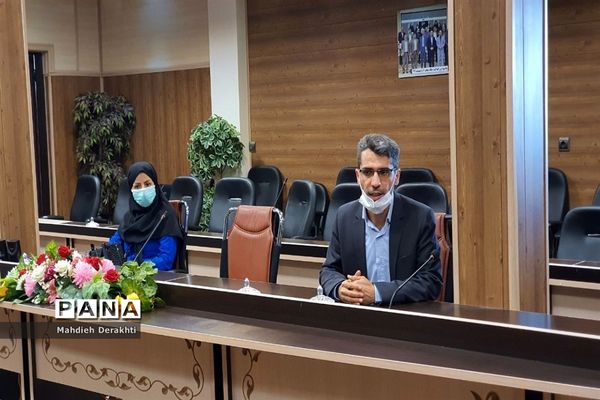 تجلیل از رابطین پژوهش مدارس ناحیه یک بهارستان