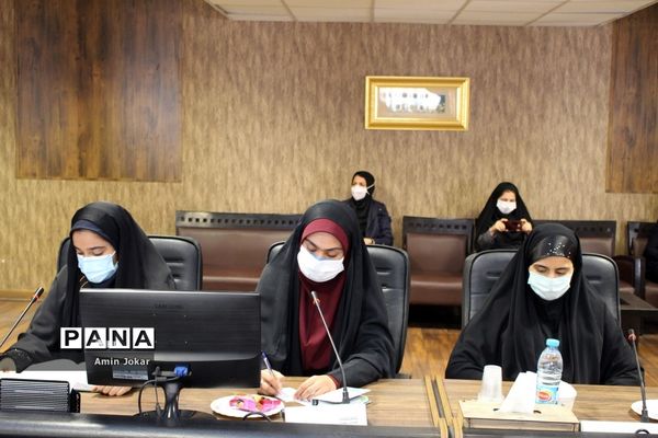 اعطای احکام و اعتبارنامه اعضاء هیات رئیسه مجلس دانش‌آموزی استان فارس