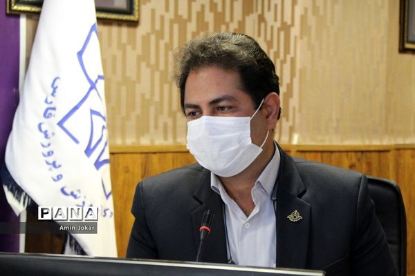 اعطای احکام و اعتبارنامه اعضاء هیات رئیسه مجلس دانش‌آموزی استان فارس