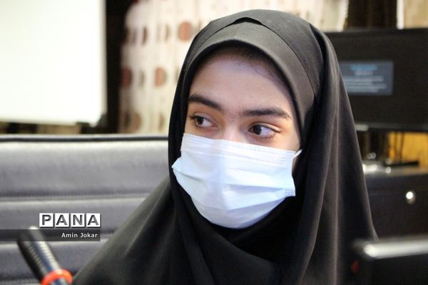 اعطای احکام و اعتبارنامه اعضاء هیات رئیسه مجلس دانش‌آموزی استان فارس