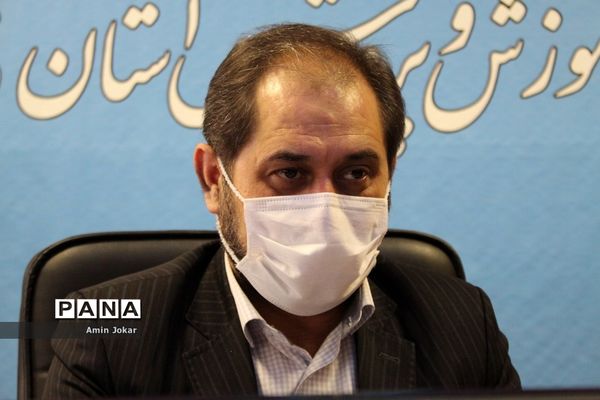 اعطای احکام و اعتبارنامه اعضاء هیات رئیسه مجلس دانش‌آموزی استان فارس