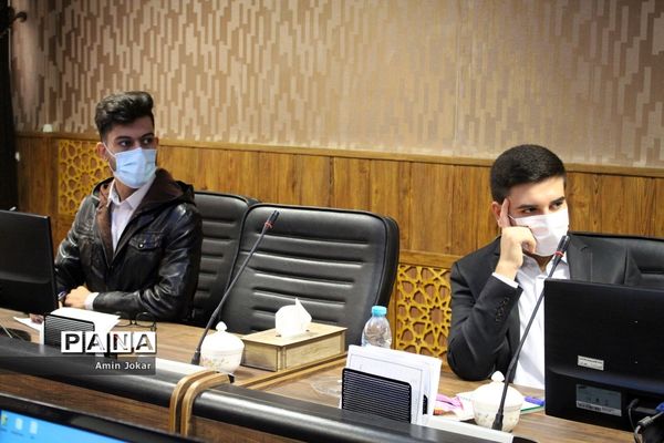 اعطای احکام و اعتبارنامه اعضاء هیات رئیسه مجلس دانش‌آموزی استان فارس