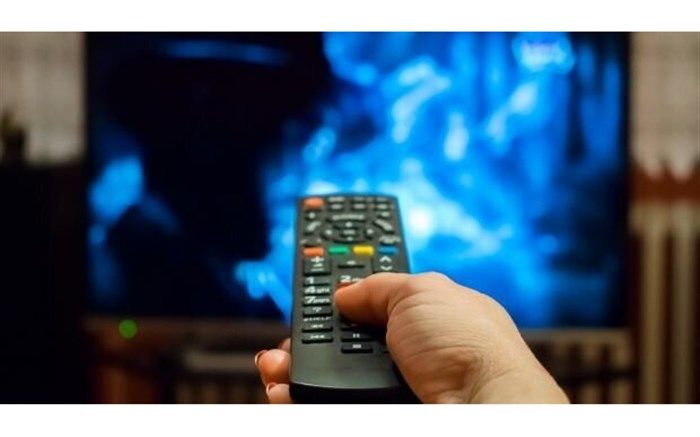 کدام افراد وقت بیشتری برای تماشای تلویزیون صرف می‌کنند