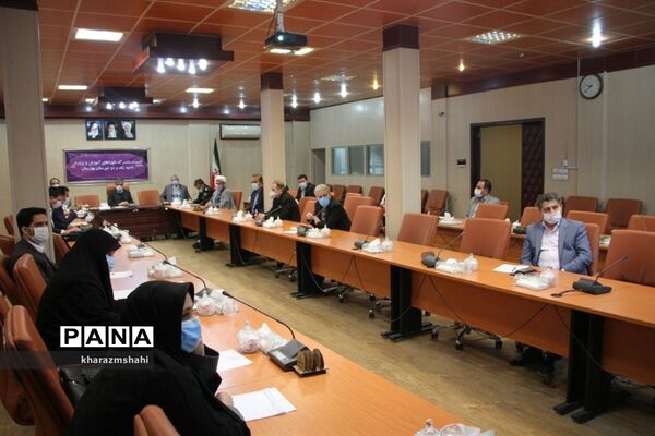 جلسه مشترک شورای آموزش و پرورش نواحی یک و دو بهارستان با موضوع طرح نماد در فرمانداری