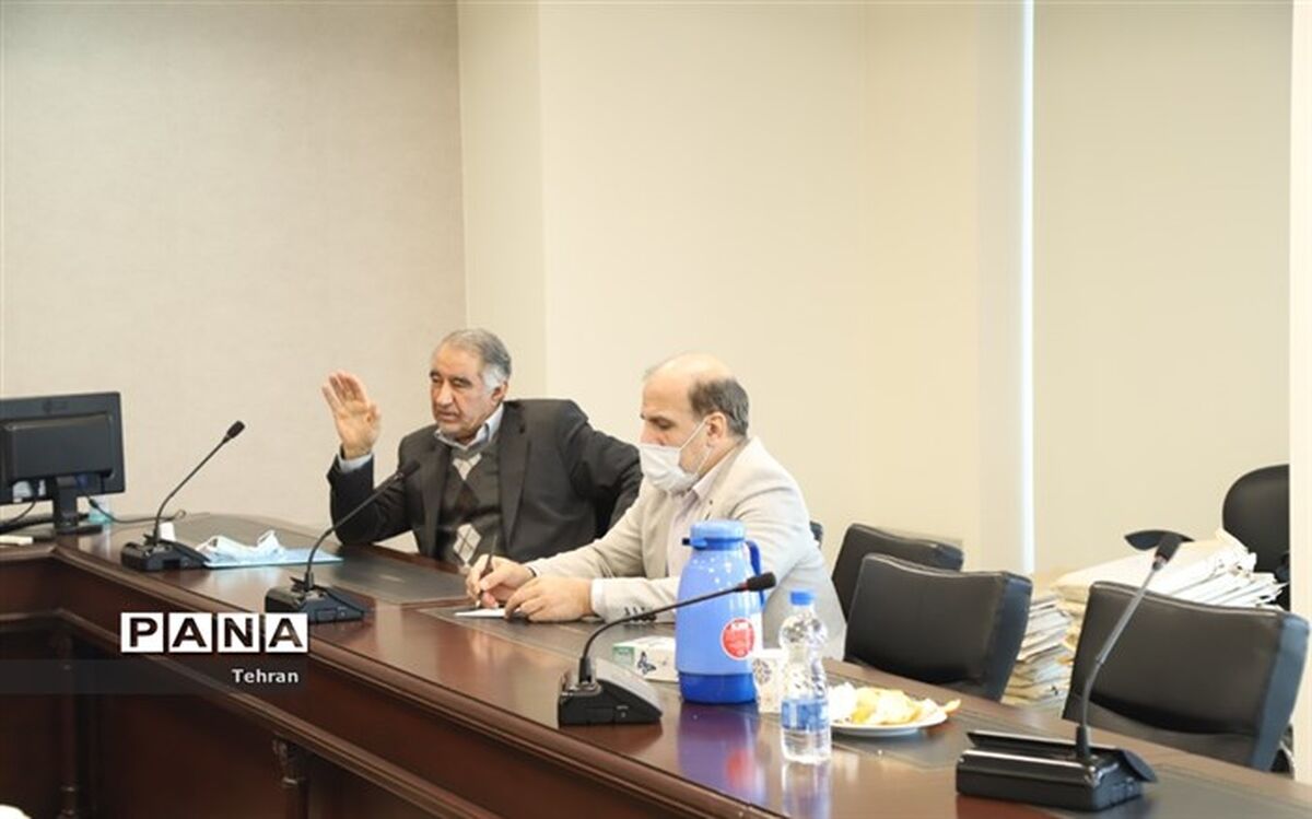 آموزش و پرورش به کمک وزارت بهداشت بیاید