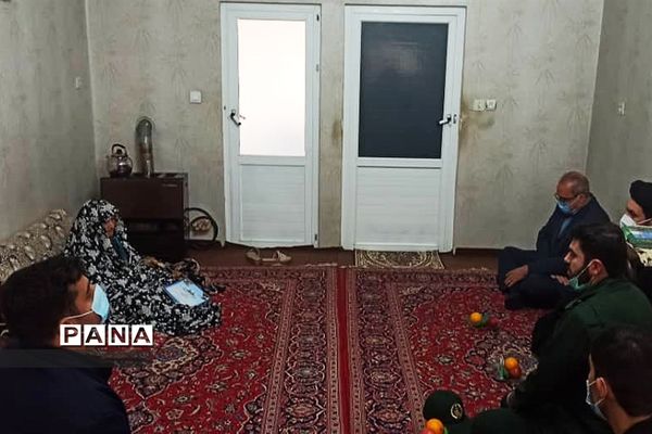 دیدارمسئولان آموزش و پرورش ناحیه یک ری با خانواده‌های معظم شهدای دفاع مقدس