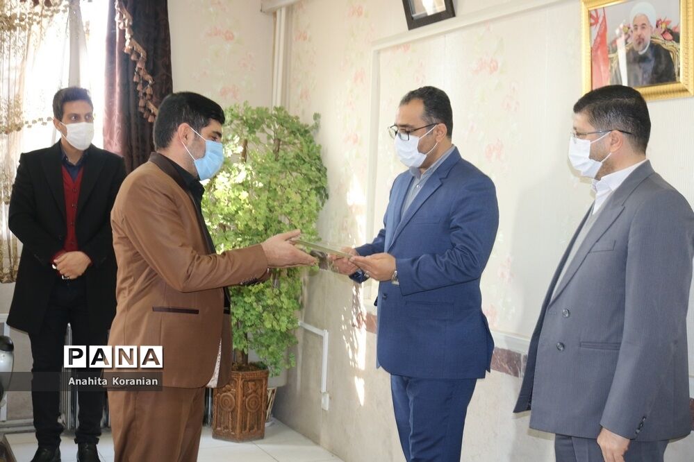 تجلیل از همکاران برتردرحوزه پرورشی شهرقدس