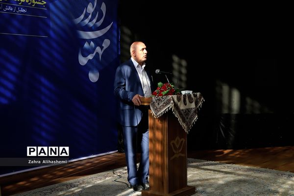 اختتامیه و تجلیل از برگزیدگان کشوری مهتاب در نور