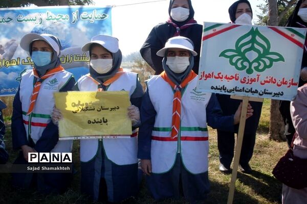 پاکسازی ساحل رودخانه کارون در شهراهواز توسط پیشتازان ناحیه یک اهواز