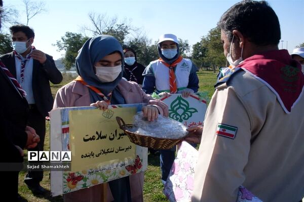 پاکسازی ساحل رودخانه کارون در شهراهواز توسط پیشتازان ناحیه یک اهواز
