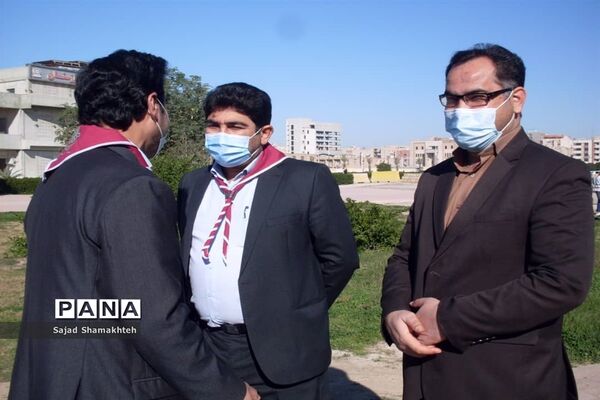 پاکسازی ساحل رودخانه کارون در شهراهواز توسط پیشتازان ناحیه یک اهواز