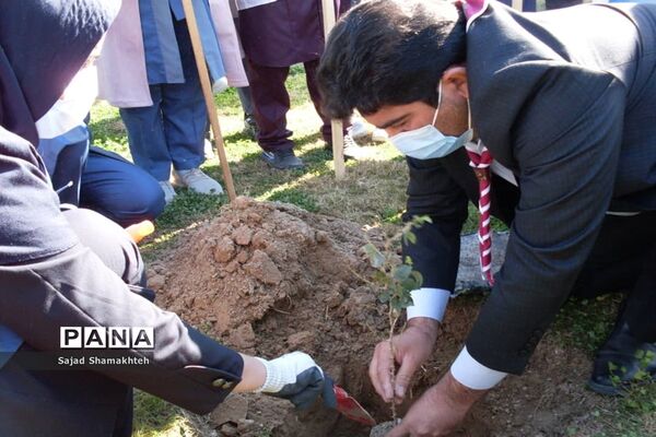 پاکسازی ساحل رودخانه کارون در شهراهواز توسط پیشتازان ناحیه یک اهواز
