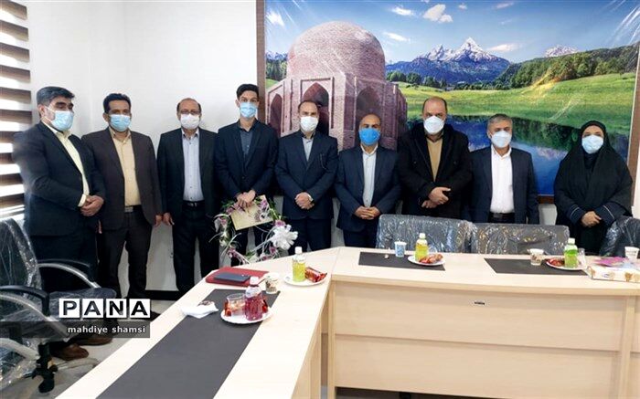 تجلیل از عضو هیئت رئیسه مجلس دانش آموزی کشور