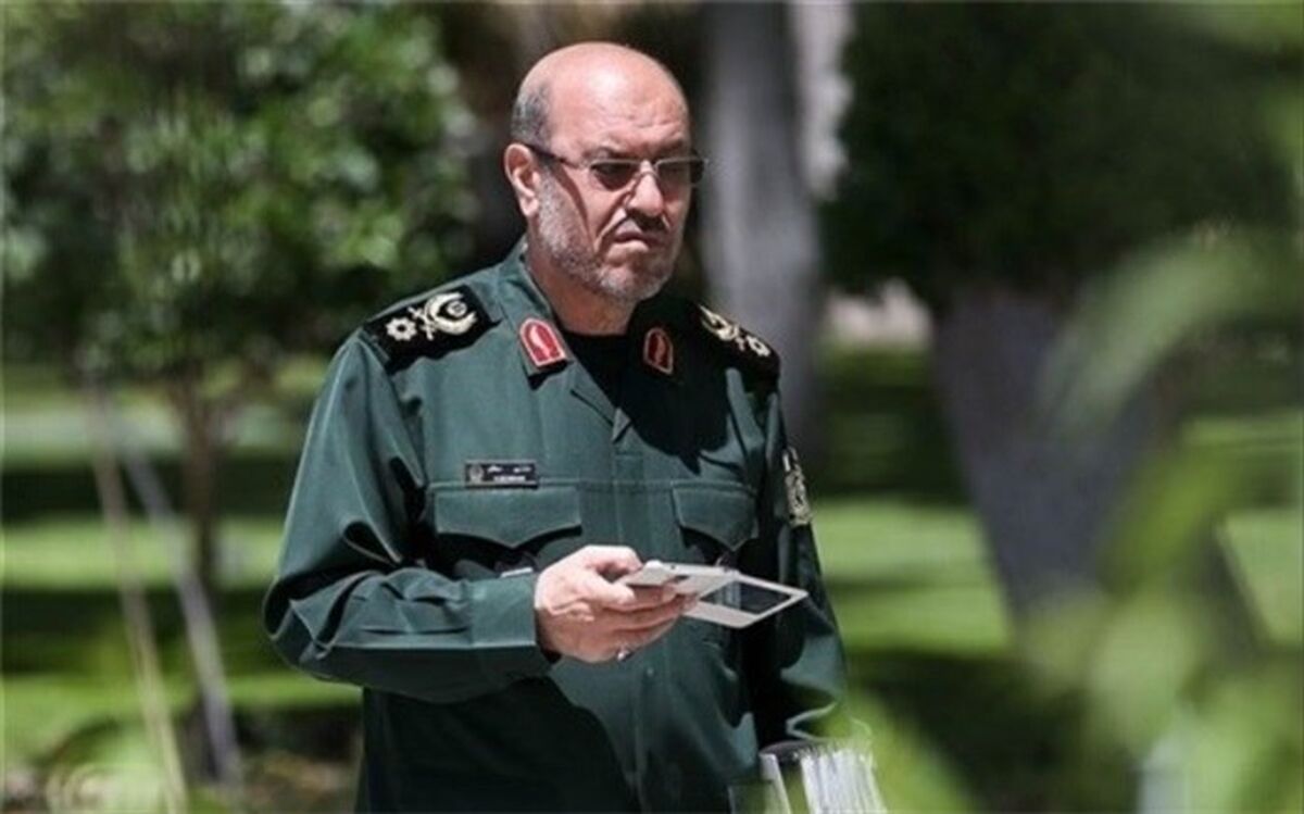 مشاور فرماندهی کل قوا: صنعت دفاعی شاگرد اول حوزه طراحی و ساخت است