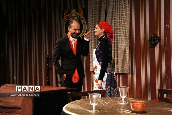 اجرای نمایش اسم