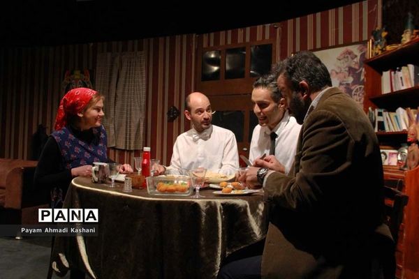 اجرای نمایش اسم