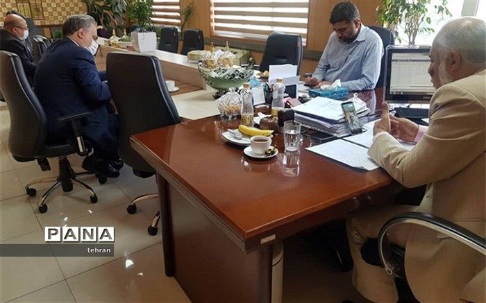 برگزاری جلسه ویدئو کنفرانس مدیر آموزش و پرورش منطقه 2 با مدیران مدارس در شبکه شاد