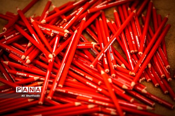 سومین پویش ملی اهدای نوشت افزار به دانش آموزان مناطق کم برخوردار