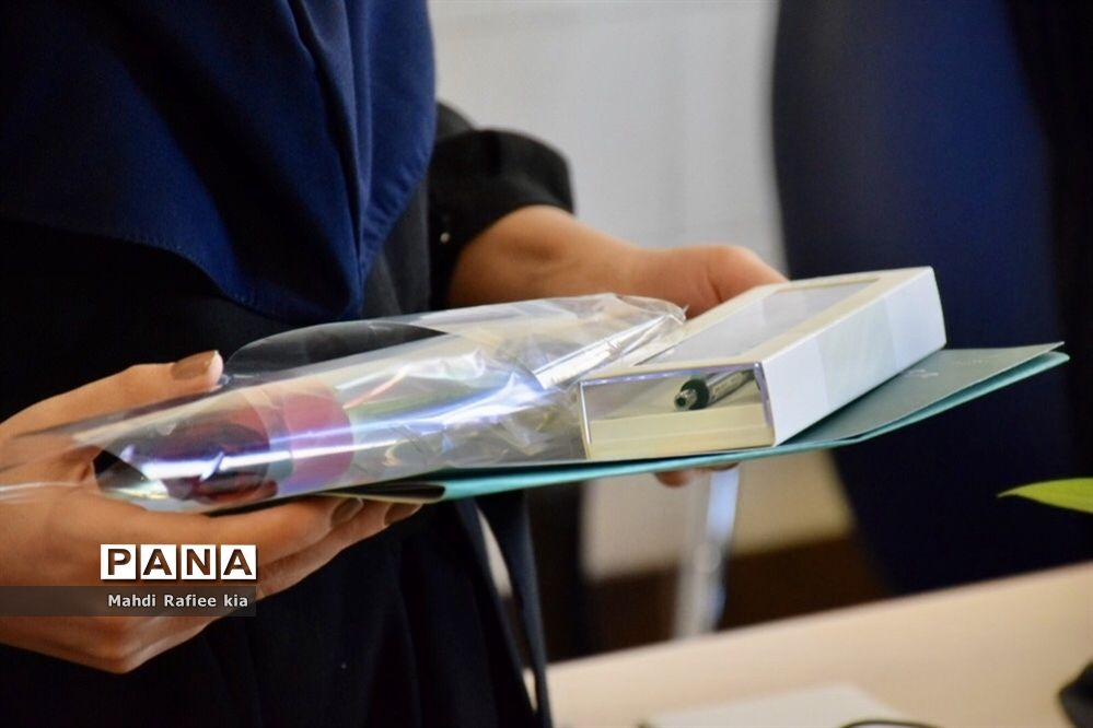 تبریک دانش آموزان خبرنگار خبرگزاری پانا، به مناسبت روز خبرنگار  به خبرنگاران  آذربایجان شرقی