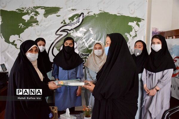 تبریک دانش آموزان خبرنگار خبرگزاری پانا، به مناسبت روز خبرنگار  به خبرنگاران  آذربایجان شرقی